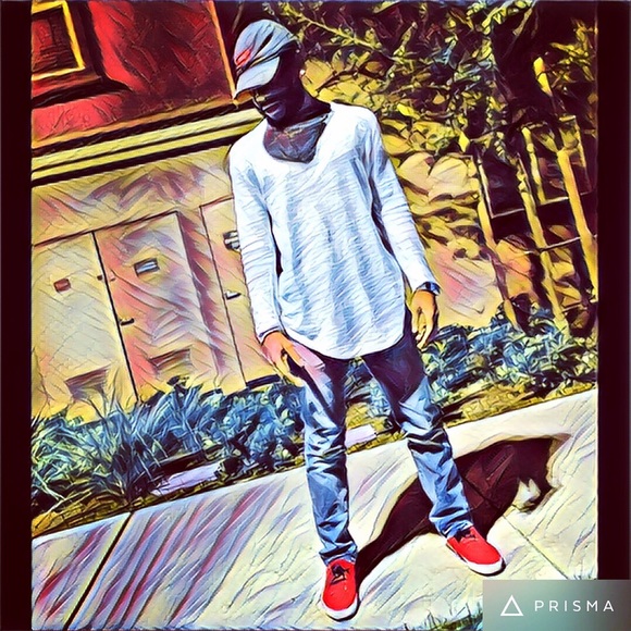 Profile Picture of Chris Louis (@atrandumb) on Poshmark