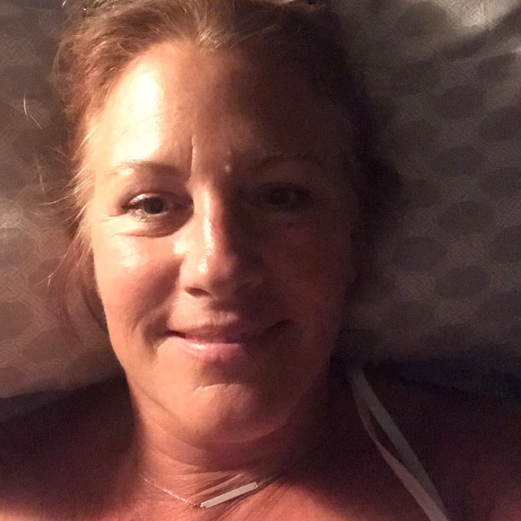 Profile Picture of Heidi Schneider (@heidileesch) on Poshmark