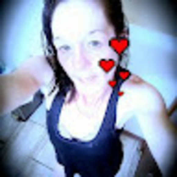 Profile Picture of Tanya Wade (@tanyawade121) on Poshmark