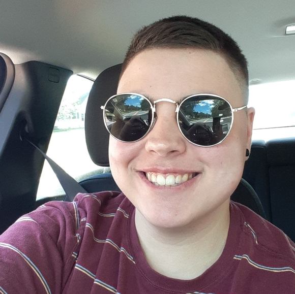 Profile Picture of Oliver Simone (@oliversimone623) on Poshmark