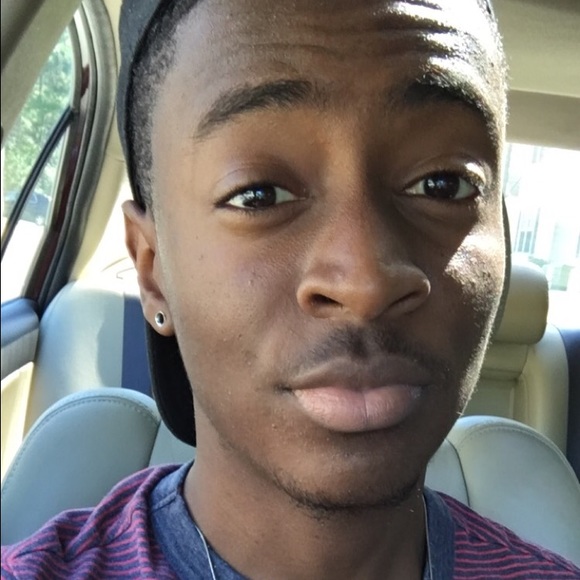Profile Picture of Aaron Gregg (@agregg94) on Poshmark