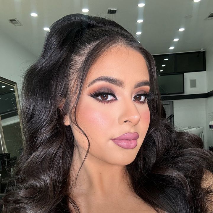 Profile Picture of   julissafloress... (@julissaafloress) on Tiktok