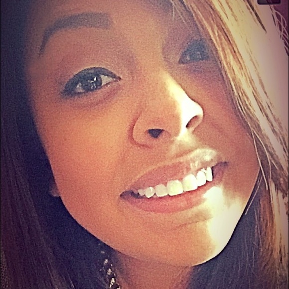 Profile Picture of Polet Corona (@polet93) on Poshmark