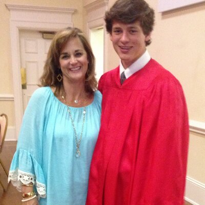 Profile Picture of Lori Peavy (@lpeavy1031) on Twitter