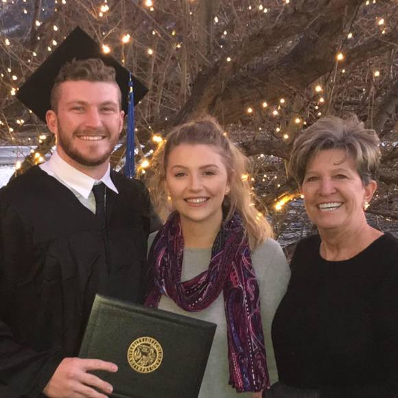 Allie Berhost - Poshmark Profile Picture of Allie Berhost (@aberhost) on Poshmark