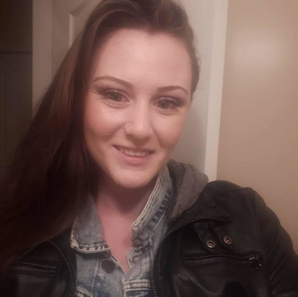 Profile Picture of Emma Dobrilla (@emmadobrilla) on Poshmark