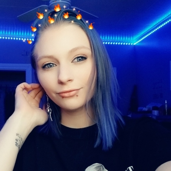 Profile Picture of Shauna Simms (@shaunasimms18) on Poshmark