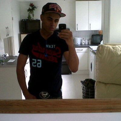 Profile Picture of Nick Emmett (@nicklovesleanne) on Twitter