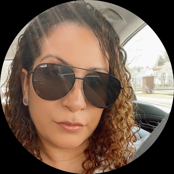 Profile Picture of Cindy Soto (@drpoetess) on Poshmark