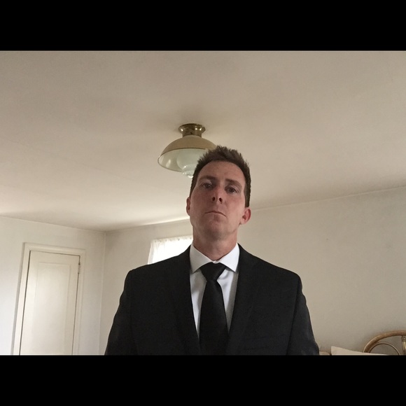 Profile Picture of Geoffrey Hackett (@geoffthebarber) on Poshmark