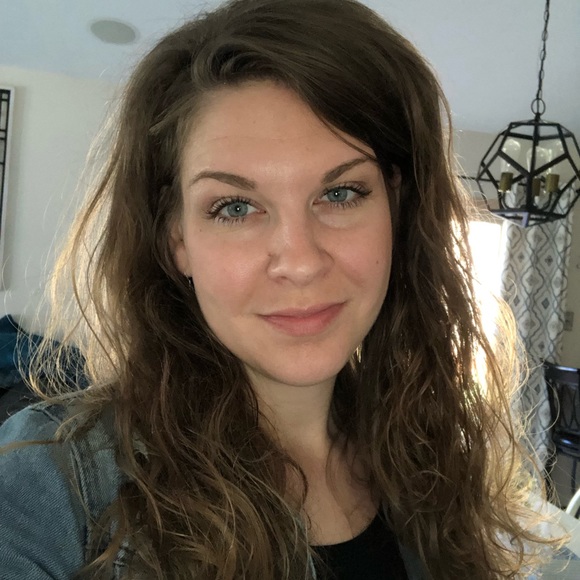 Profile Picture of Jessica Smiddy (@jessicasmiddy) on Poshmark