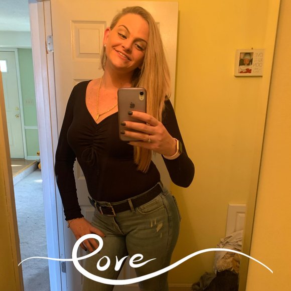 Profile Picture of Ashley anne Soderstrom (@a_soderstrom) on Poshmark