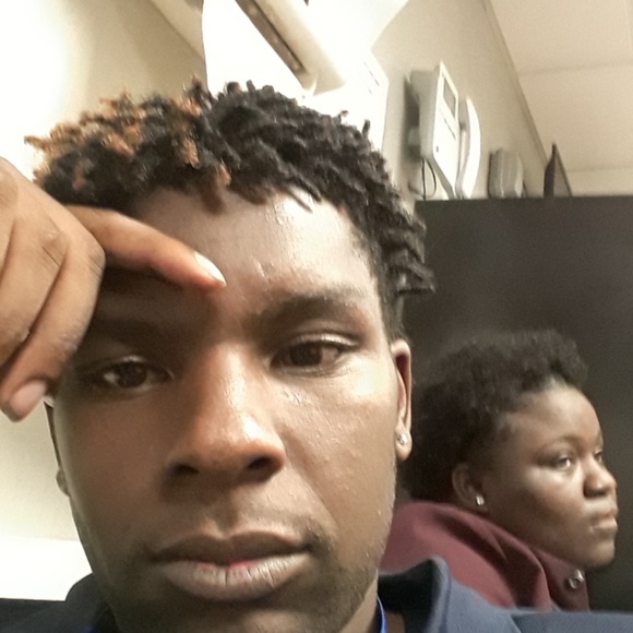 Profile Picture of David Kendrick (@dekendjr) on Poshmark