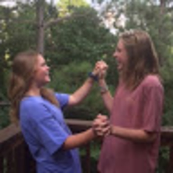 Profile Picture of Olivia Flaming (@oliviaflaming) on Poshmark