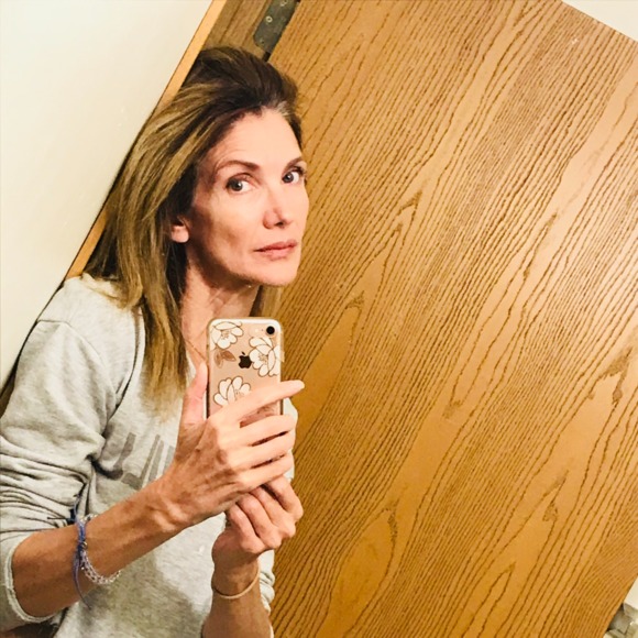 Profile Picture of Stephanie Lambdin (@welcomehomr) on Poshmark