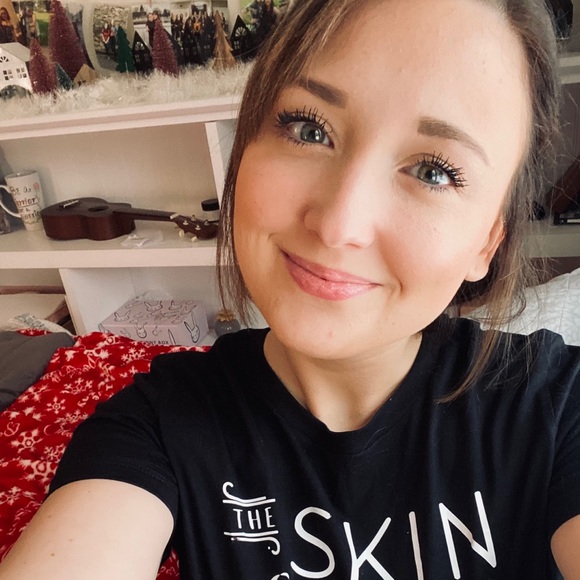 Profile Picture of Michaela Halverson (@michaelahalvers) on Poshmark