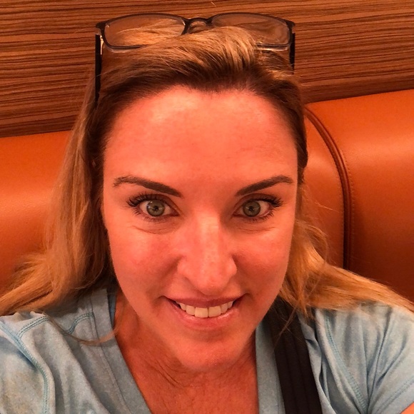 Profile Picture of Michelle Calhoun (@mcccalhoun) on Poshmark