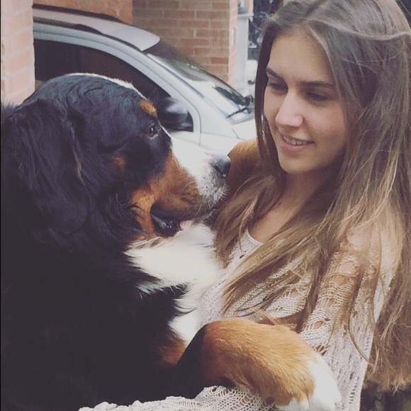 Profile Picture of Michelle Araque (@michellearaque) on Poshmark