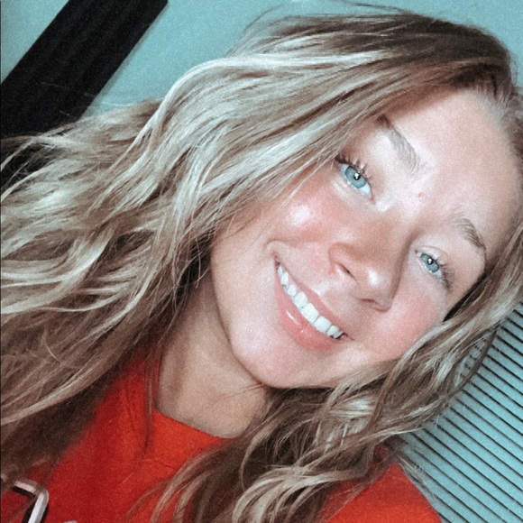Profile Picture of Hailey Mohr (@haileymohr4) on Poshmark