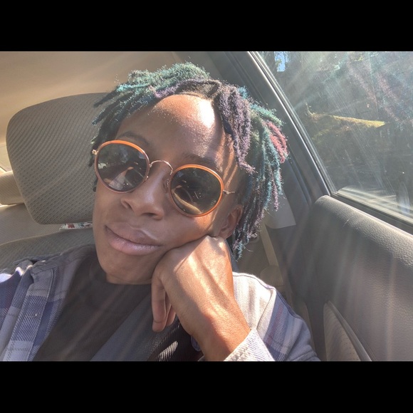 Profile Picture of Simone Henry (@sahenry00) on Poshmark