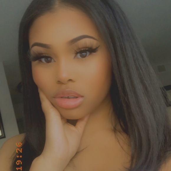 Profile Picture of Tori Johnson (@toriatj) on Poshmark