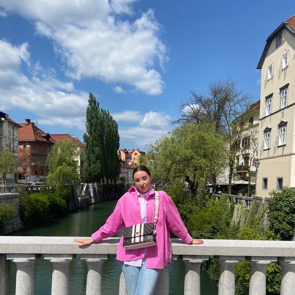 Veronica Giuliani - Poshmark Profile Picture of Veronica Giuliani (@veronicagiulian) on Poshmark