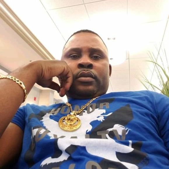 Profile Picture of Laurin Ambroise (@laurinambroise) on Poshmark