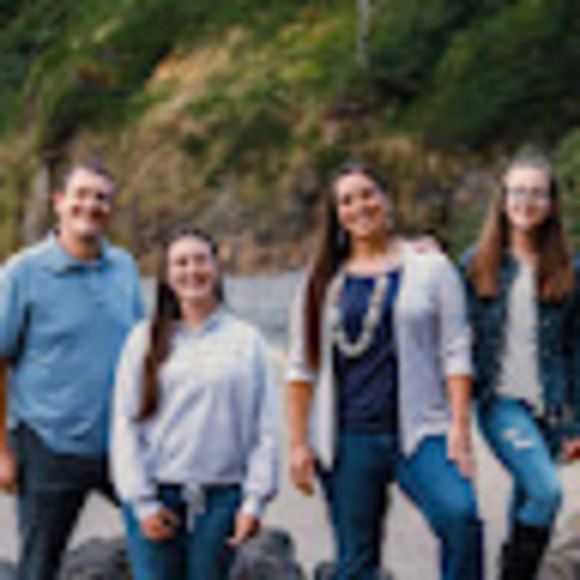 Profile Picture of Becca Notbohm (@beccanotbohm) on Poshmark