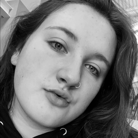 Profile Picture of Talia Thomas (@taliathomas21) on Poshmark