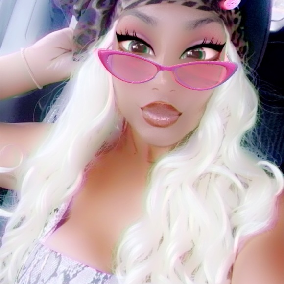 Profile Picture of Destiny Gonzales (@destinyg559) on Poshmark