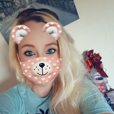 Profile Picture of Holly Mitchell (@thefemalefrag) on Twitter