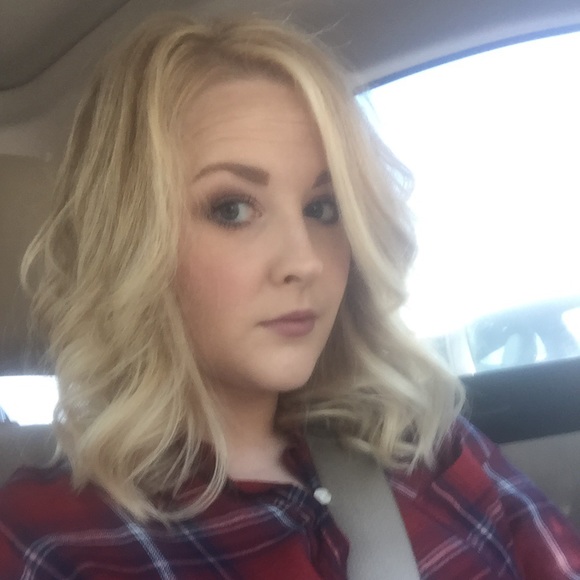 Profile Picture of Lacey Gibbs (@lygibbs) on Poshmark