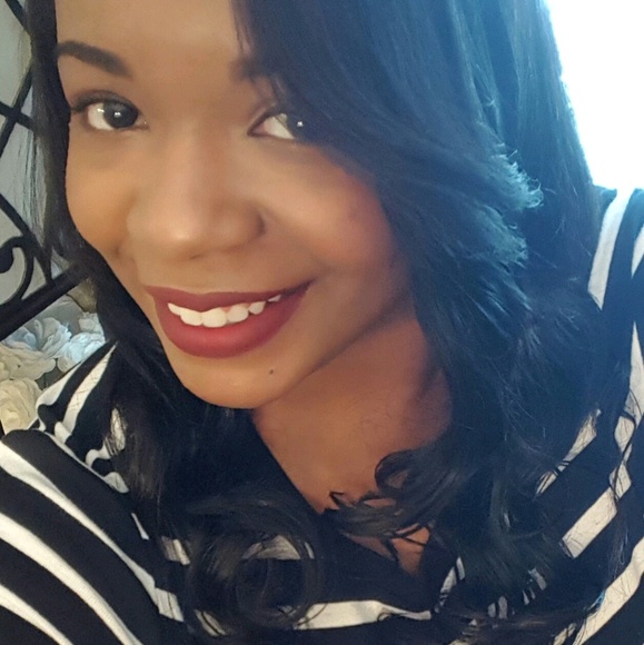 Profile Picture of Markita Caphart (@mcaphart) on Poshmark