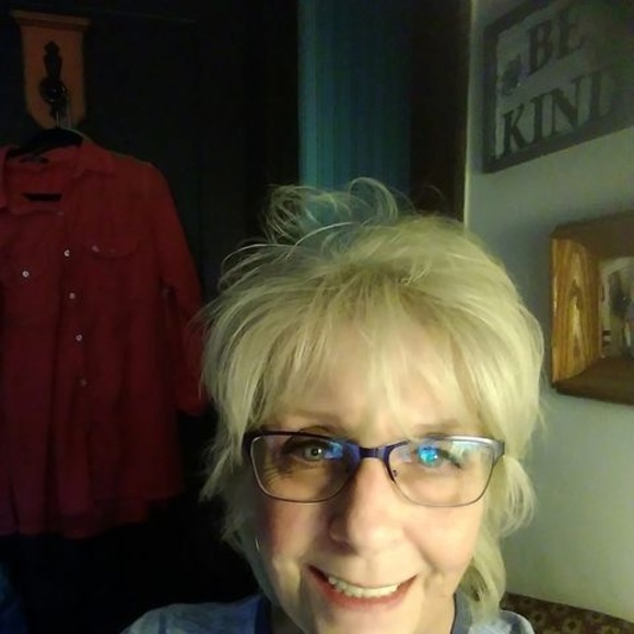 Profile Picture of Bobbie Lackey (@bobbielackey) on Poshmark