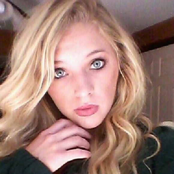 Profile Picture of Autumn Scott (@autumnscott81) on Poshmark