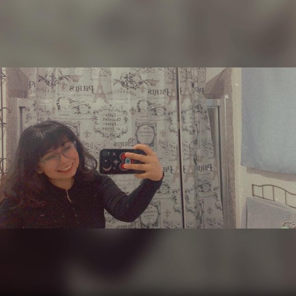 Profile Picture of Karen Casillas (@kareengatos) on Poshmark