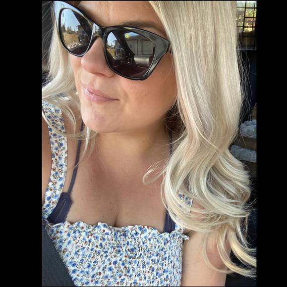 Profile Picture of Cayla Campbell (@hotflamingo28) on Poshmark