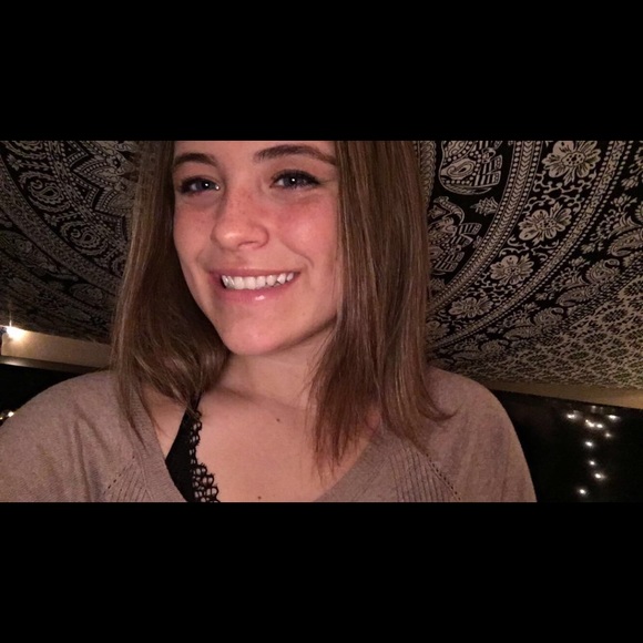 Profile Picture of Emily Opshinsky (@emopshinsky23) on Poshmark