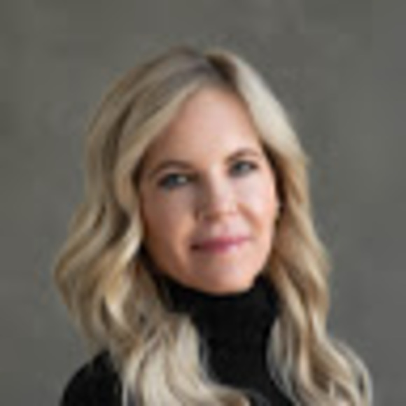 Profile Picture of Stephenie Larsen (@stephenielarsen) on Poshmark