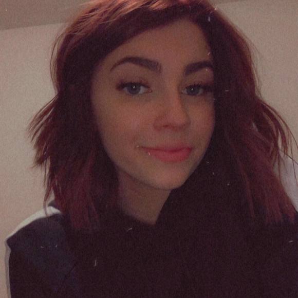 Profile Picture of Jessica Stillings (@j_stillings) on Poshmark