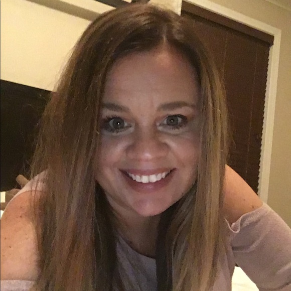 Profile Picture of Amy Fountain (@amyf250) on Poshmark