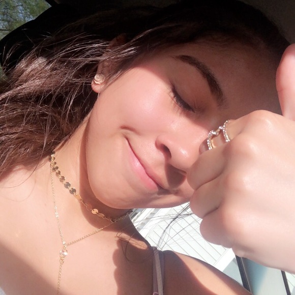 Profile Picture of Yanitza Zitzer (@yanitzaaa) on Poshmark