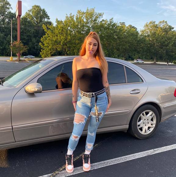 Profile Picture of Katelynn Peck (@katieeeebtc) on Poshmark