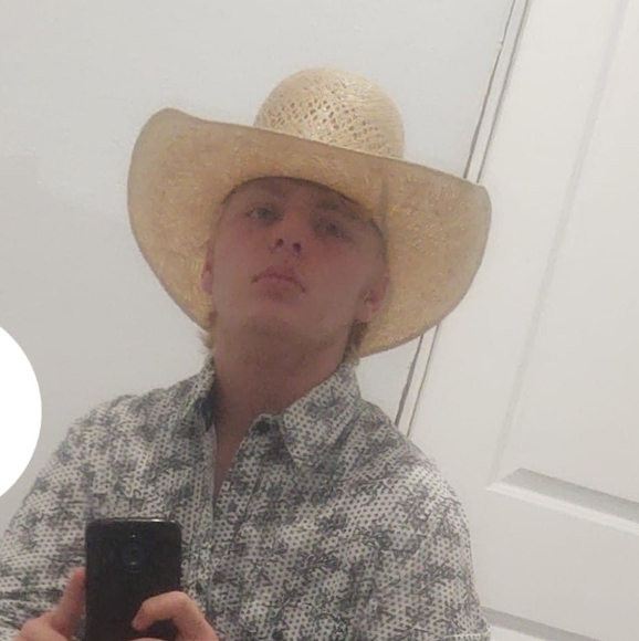 Profile Picture of Aaron Adcock (@aaron_adcock) on Poshmark