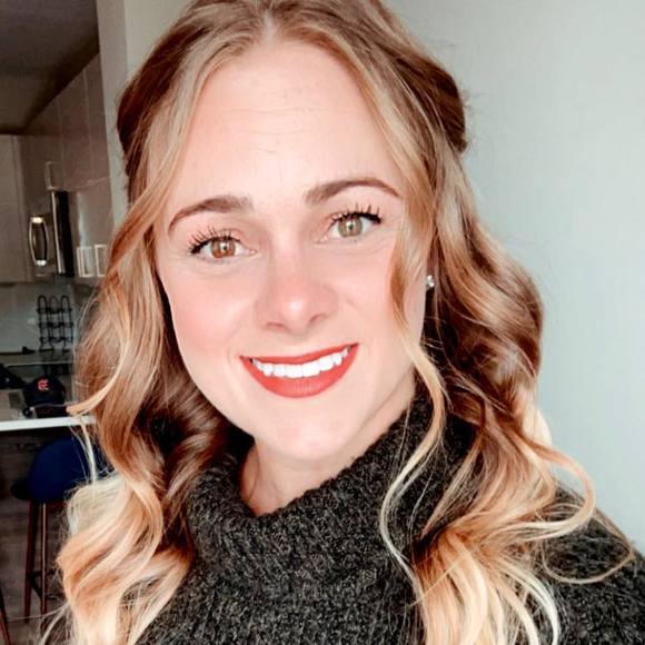 Profile Picture of Katie Oswell (@katherineoswell) on Poshmark