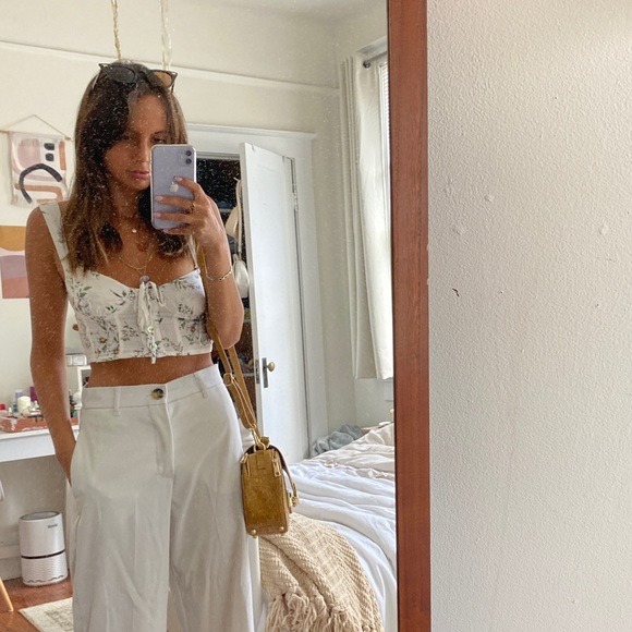 Profile Picture of Julia Lupariello (@looopariello) on Poshmark