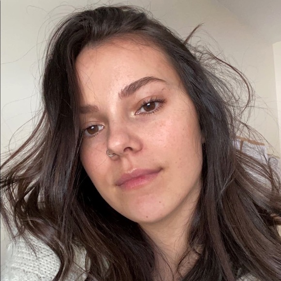 Profile Picture of Kate Everett (@kateeeverett) on Poshmark