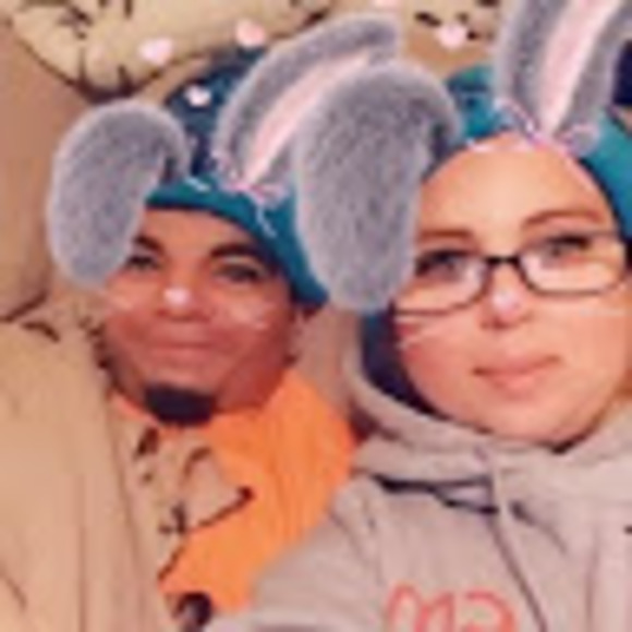 Profile Picture of Mandi Marchan (@mandimarchan512) on Poshmark