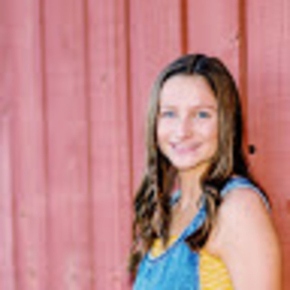 Profile Picture of Maya Davies (@mayadavies) on Poshmark