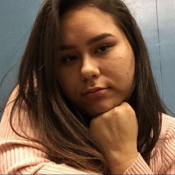 Profile Picture of Gelsey Aranibar (@gelseyaran) on Poshmark